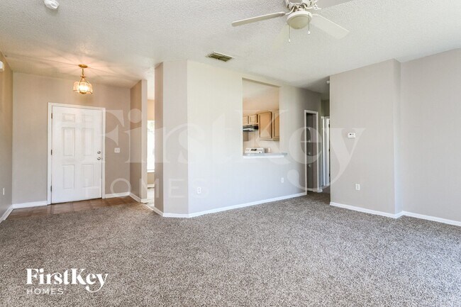 Foto del edificio - 702 Cotulla Dr