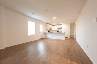 Building Photo - 913 Oak Mist Ln
