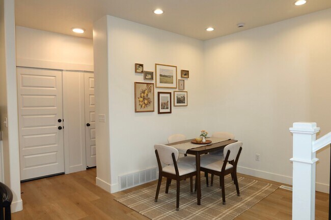 Building Photo - 4038 1180 N