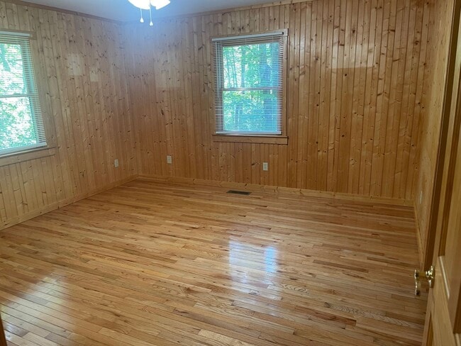 Building Photo - Beautiful Cabin