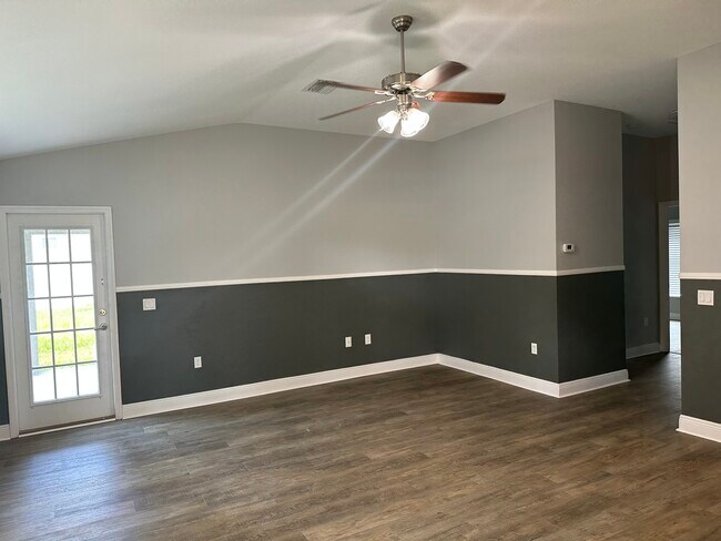 Sala de estar - 10727 Standing Stone Dr