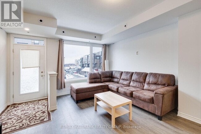 Building Photo - 637 Makwa Private