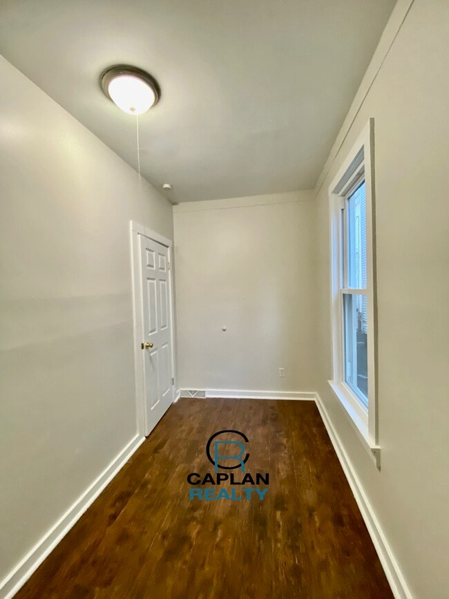 Building Photo - 46 Henry St