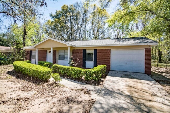 Building Photo - Spacious brick home off of South Monroe