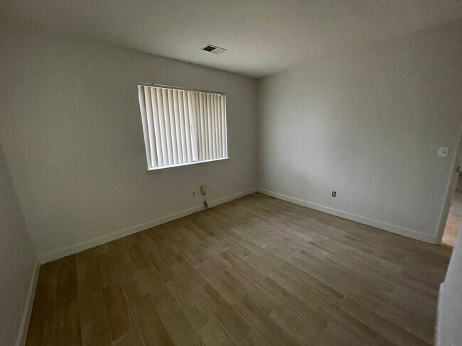Foto del edificio - APPLE VALLEY- REFURBISHED 2 BEDROOM , 2 BATHROOM APARTMENT