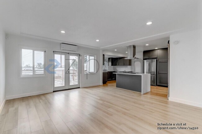 Building Photo - 1330 5th Ave