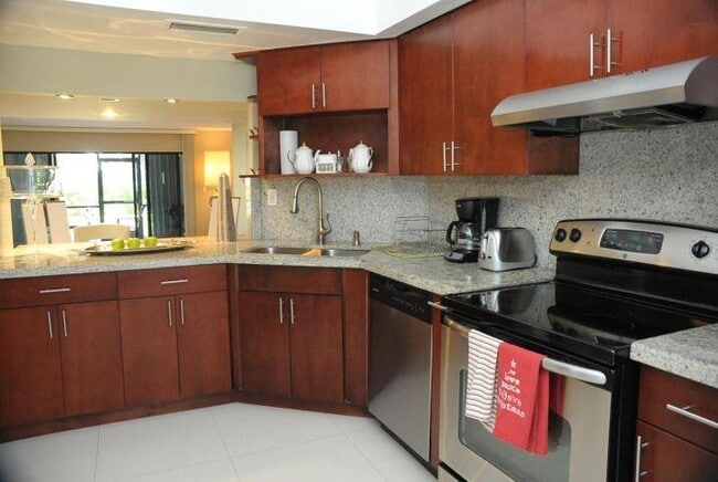 Building Photo - 1705  Presidential B103 Way B103 West Palm...