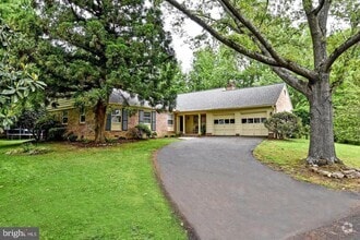 Building Photo - 3714 Carriage House Ct