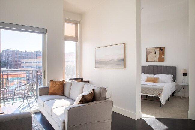 Foto del edificio - 550 W Juneau Ave