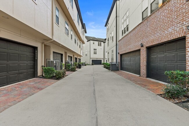 Foto del edificio - Luxury Townhouse in Fannin Station
