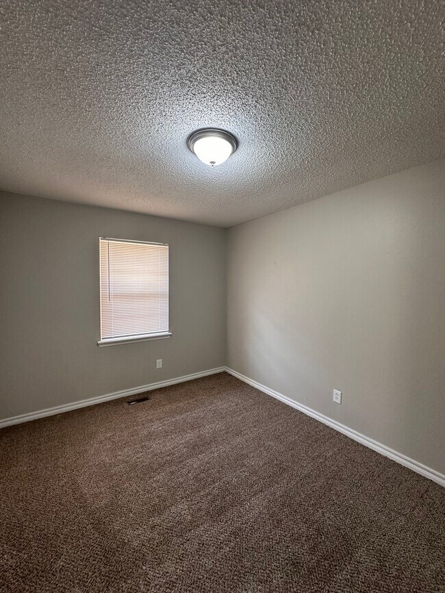 Foto del edificio - 4700 Clendon Way Oklahoma City OK 73135
