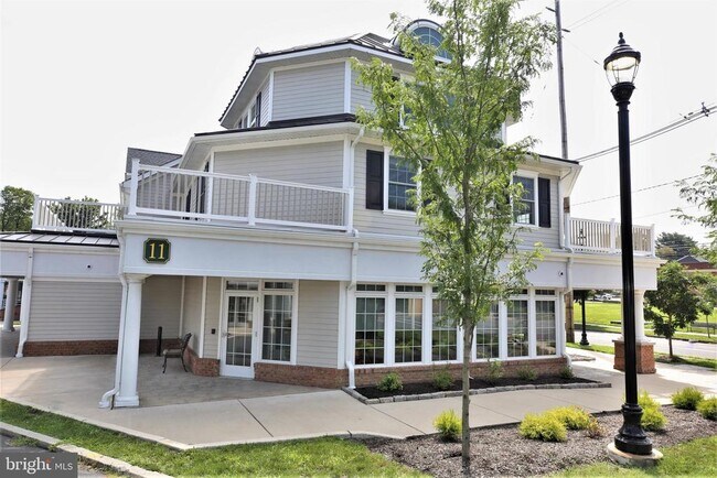 Foto del edificio - 11 Cranbury Rd