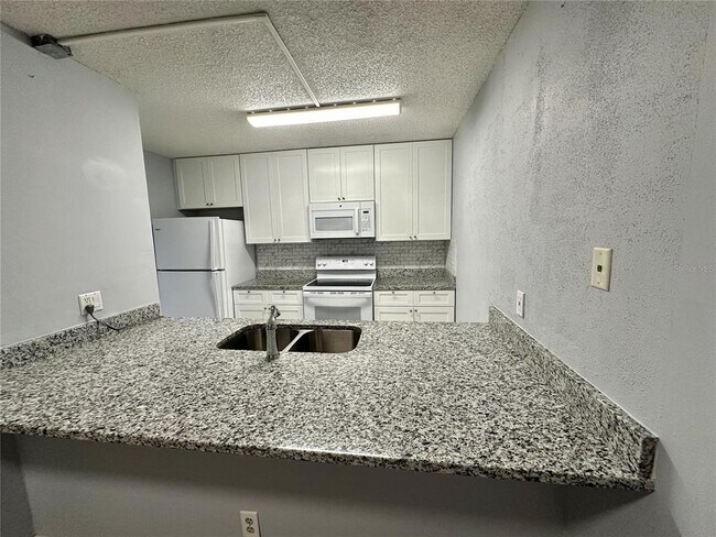 Building Photo - 5363 Bamboo Ct