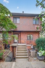 Building Photo - 3242 Niagara Sq