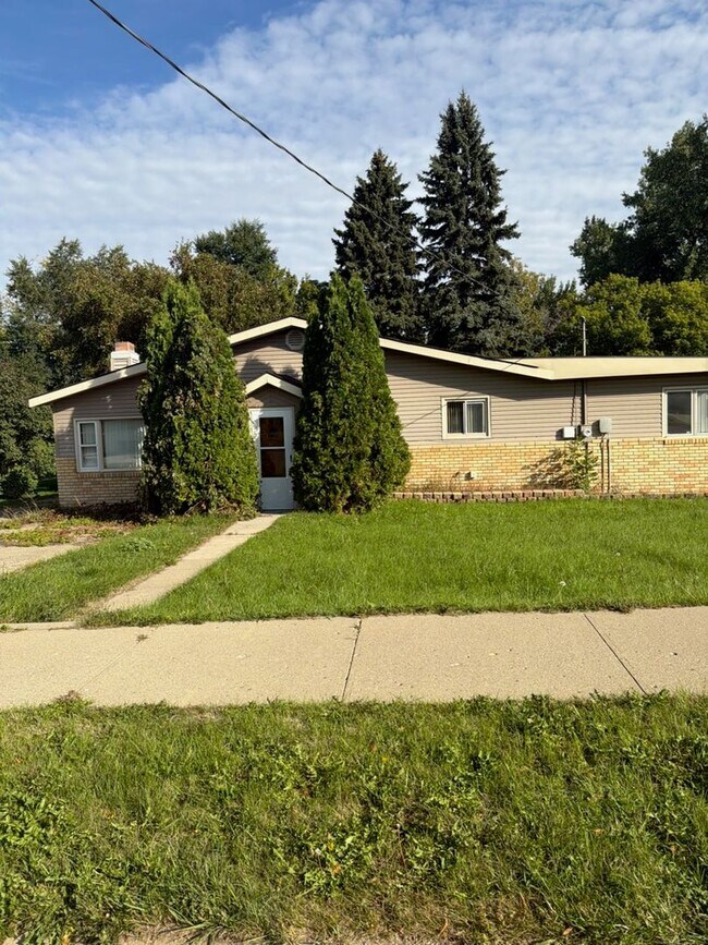 Building Photo - 306 15th Ave SW