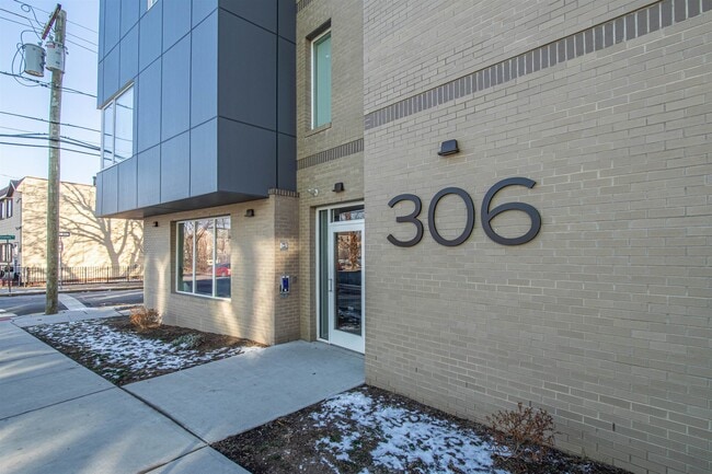 Building Photo - 306 Bergen Ave