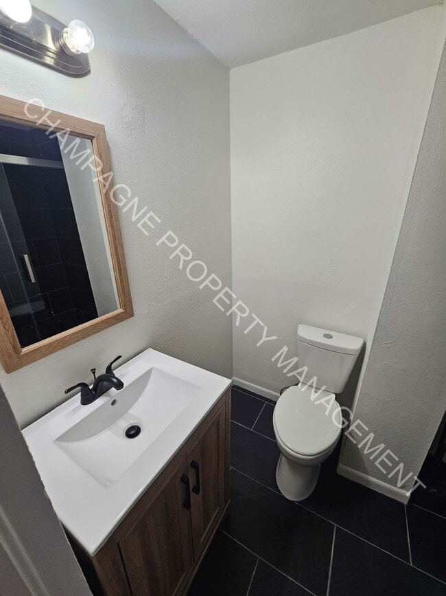 Foto del edificio - 8104 McGee St