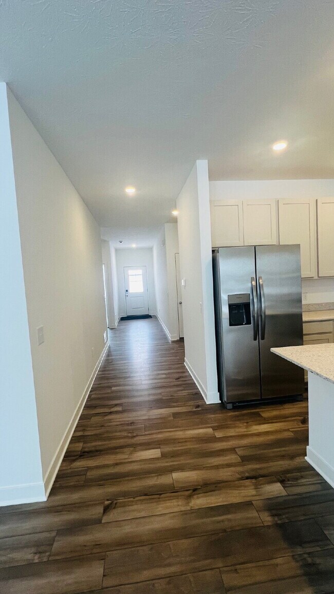 Foto del edificio - "Charming 3-Bedroom Home with 2 Full Baths in Picturesque Danville – 1,673 Sq Ft of Comfort Awaits!"