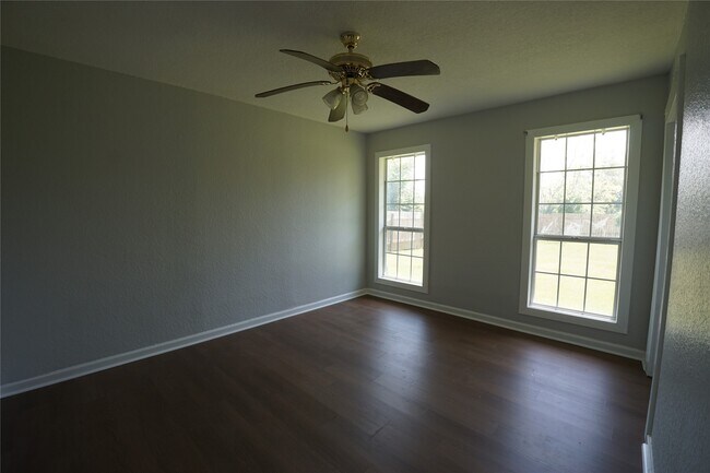 Building Photo - 306 Center Way