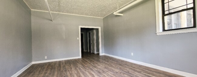 Foto del edificio - 8004 S Eberhart Ave