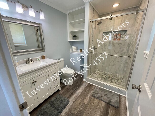 Building Photo - Beautiful Family Home