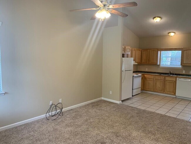 Building Photo - 318 N Hansell St