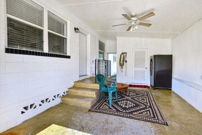 Foto del edificio - 6635 Blackwood Dr