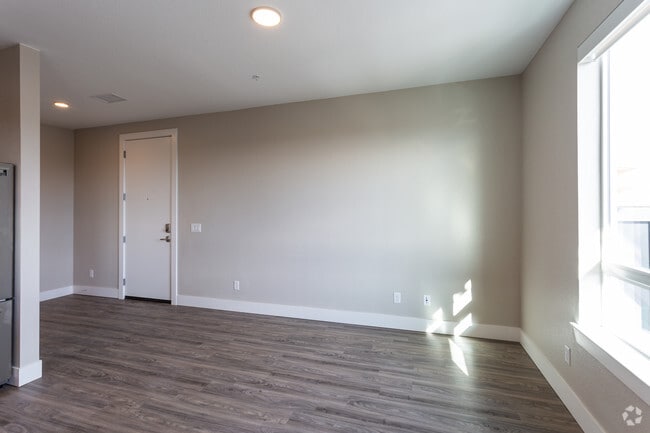 1BR, 1BA - 823 SF - FalconView