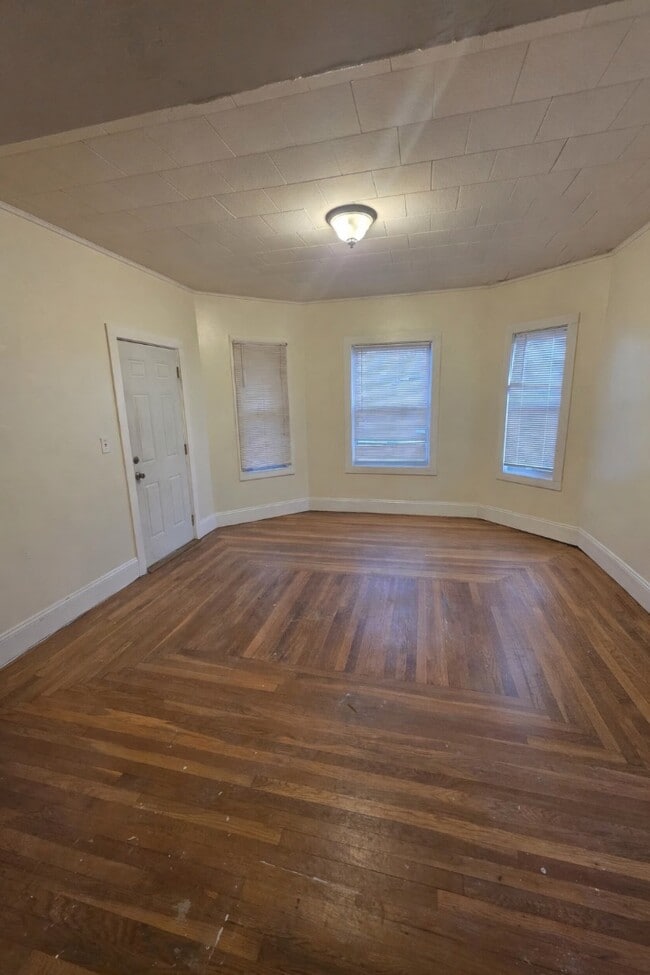 Building Photo - 1029 Plymouth Ave