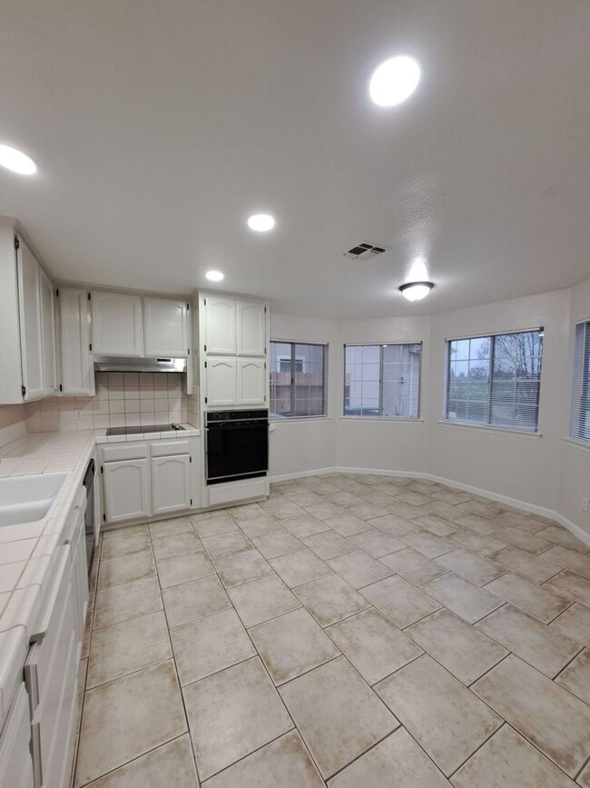 Building Photo - Beautiful 3-Bedroom Fresno Home with Backyard!