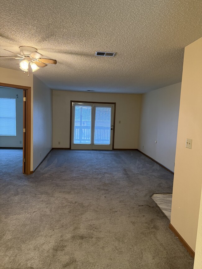 Building Photo - 452 Sunset Dr