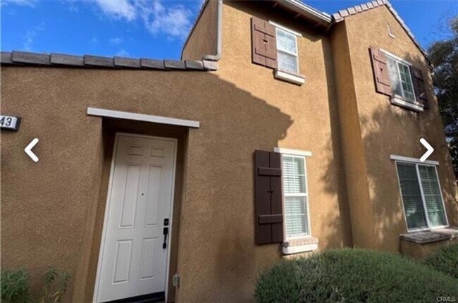 Foto del edificio - Charming Cul-De-Sac Home with Dual Primary...