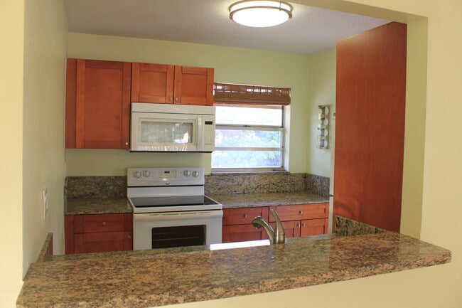 Unit 2 kitchen - 971 E 18th St