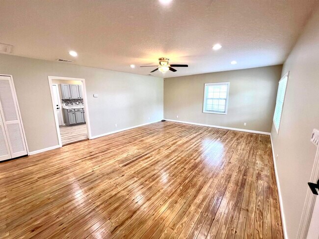 Foto del edificio - 804 W 2nd St