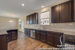Foto del edificio - 1331 Hawk Ct