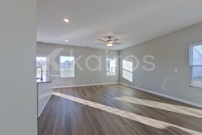 Building Photo - 844 Silent Barge Cv