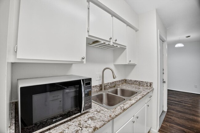 Building Photo - 8527 Hearth Dr