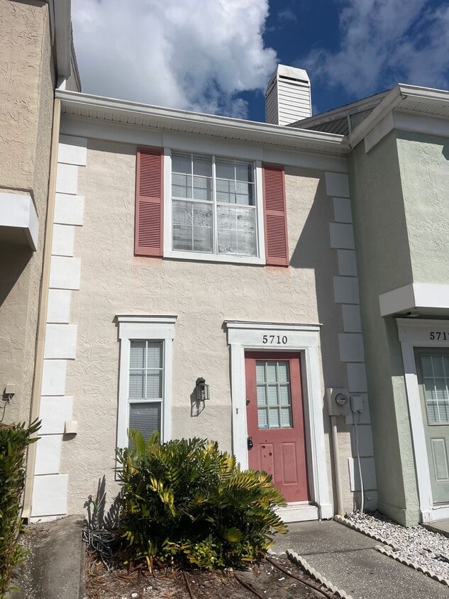 For Rent-2-bedroom, 2.5-bathroom located in the vibrant community of Tampa - For Rent-2-bedroom, 2.5-bathroom located i...