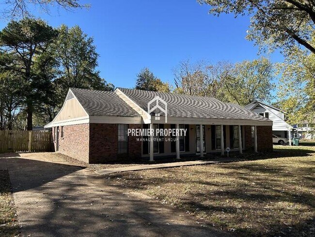 Foto del edificio - 385 Lakeshore Dr N