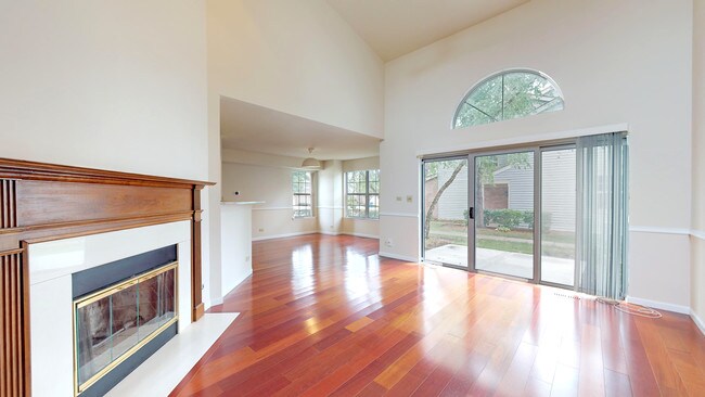 Building Photo - 1541 Club Dr