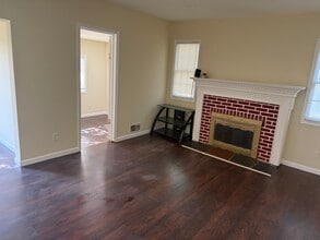 Building Photo - 607 Lincoln Hwy