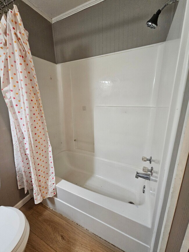 Foto del edificio - 24 Linder Rd