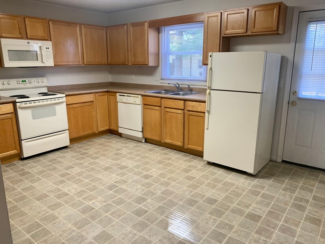 Building Photo - 2253 Apache Dr