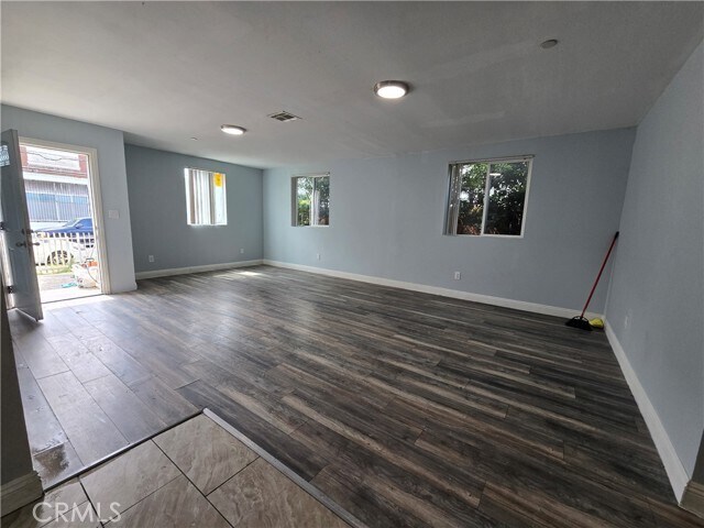 Foto del edificio - 715 W 58th St