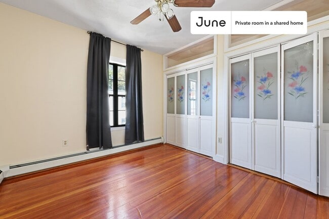 Building Photo - Room in Shared 4 bed/1 bath home