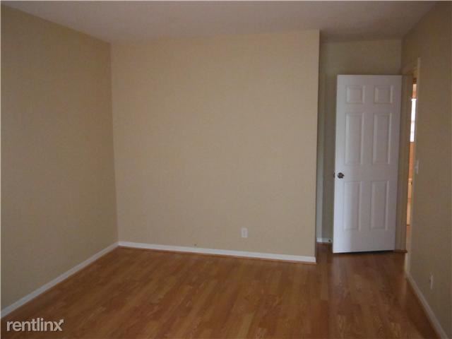 Building Photo - 4227 Oak Terrace Dr