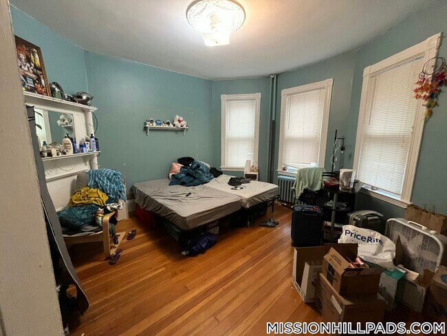 Foto del edificio - 90 Fisher Ave