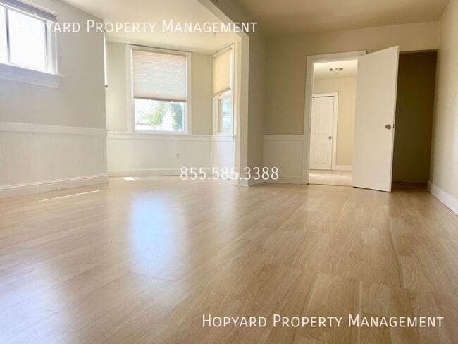 Building Photo - 3115 Stuart St