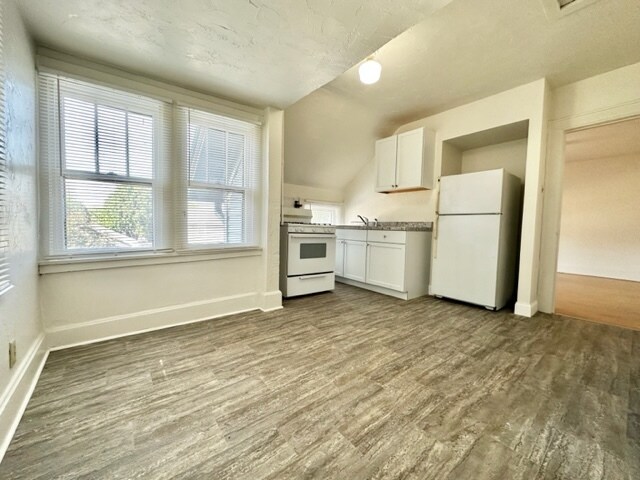 Primary Photo - 202 S Webster Ave