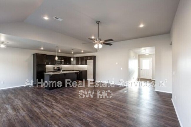 Foto del edificio - 3132 N Oakland Ave